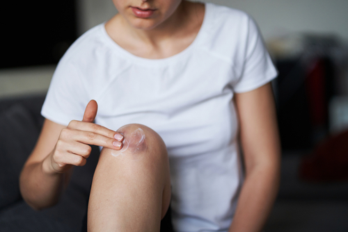 Alleviare i Dolori Articolari con Crema all’Arnica: Benefici e Modalità d’Uso